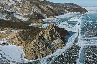 广东宏远连续夺冠纪录备受关注，广东宏远队总冠军领奖画面